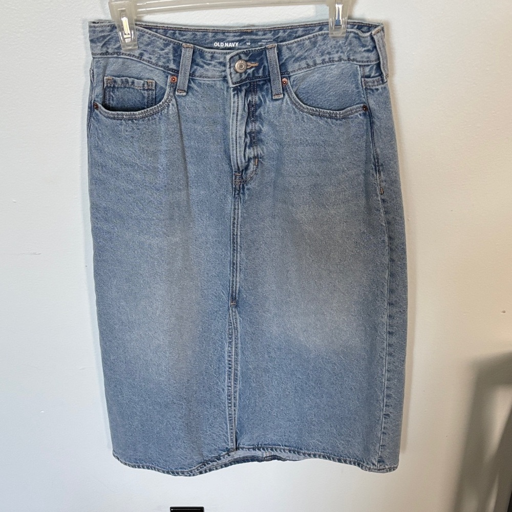 Old Navy Light Blue Denim Pencil Skirt with Classic Five-Pocket Front